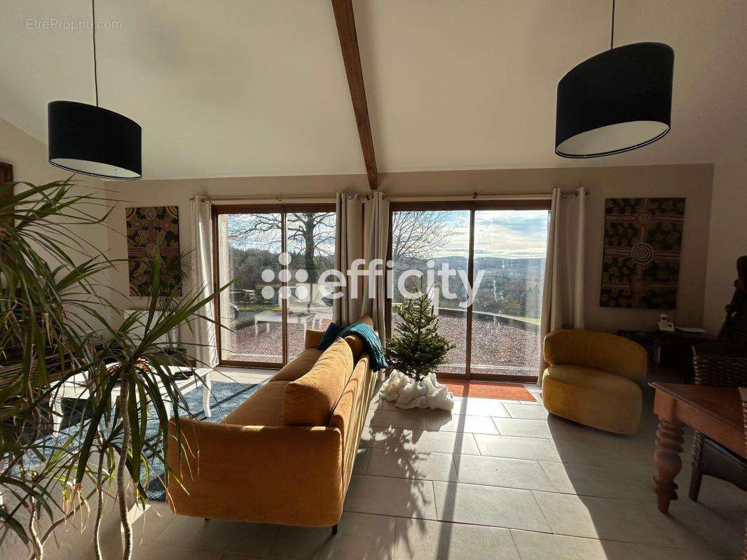 Maison à SAINT-SEVER-CALVADOS