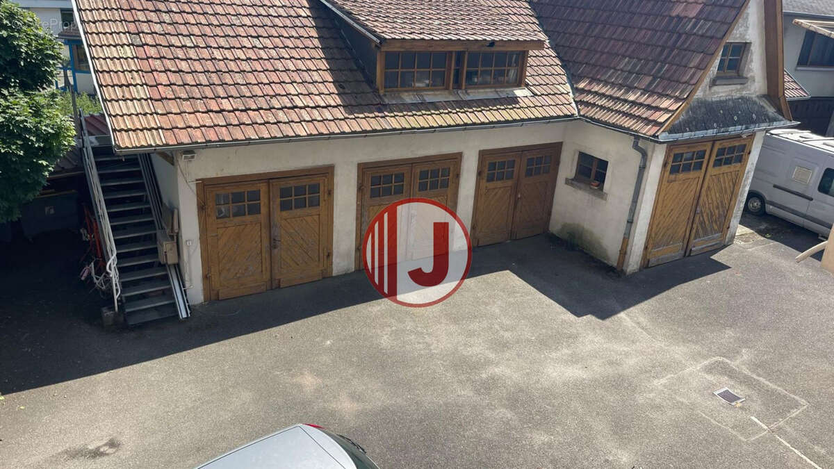 Mulhouse Rue Josué Hofer - Appartement spacieux de 144 m2 avec 7 pièces dont 5 chambres - photo 14