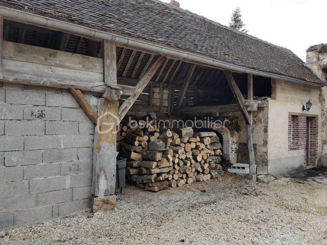 Maison à LA CHAPELLE-SUR-OREUSE