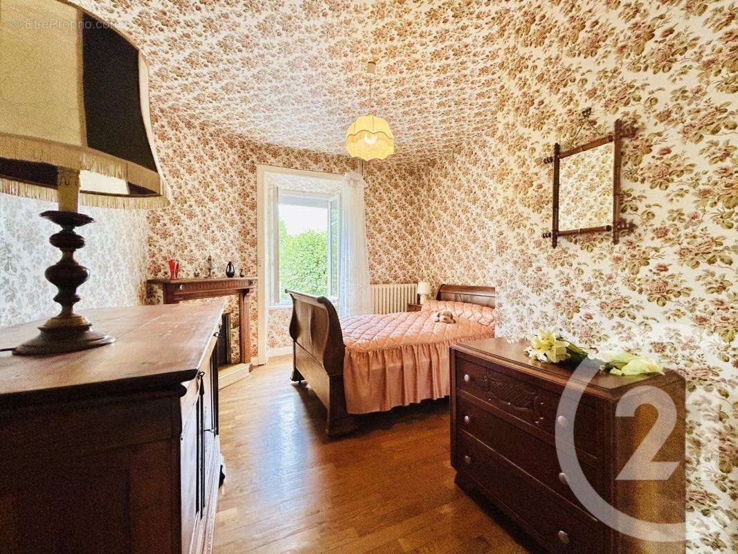 Maison à SAINT-LAURENT-SUR-GORRE