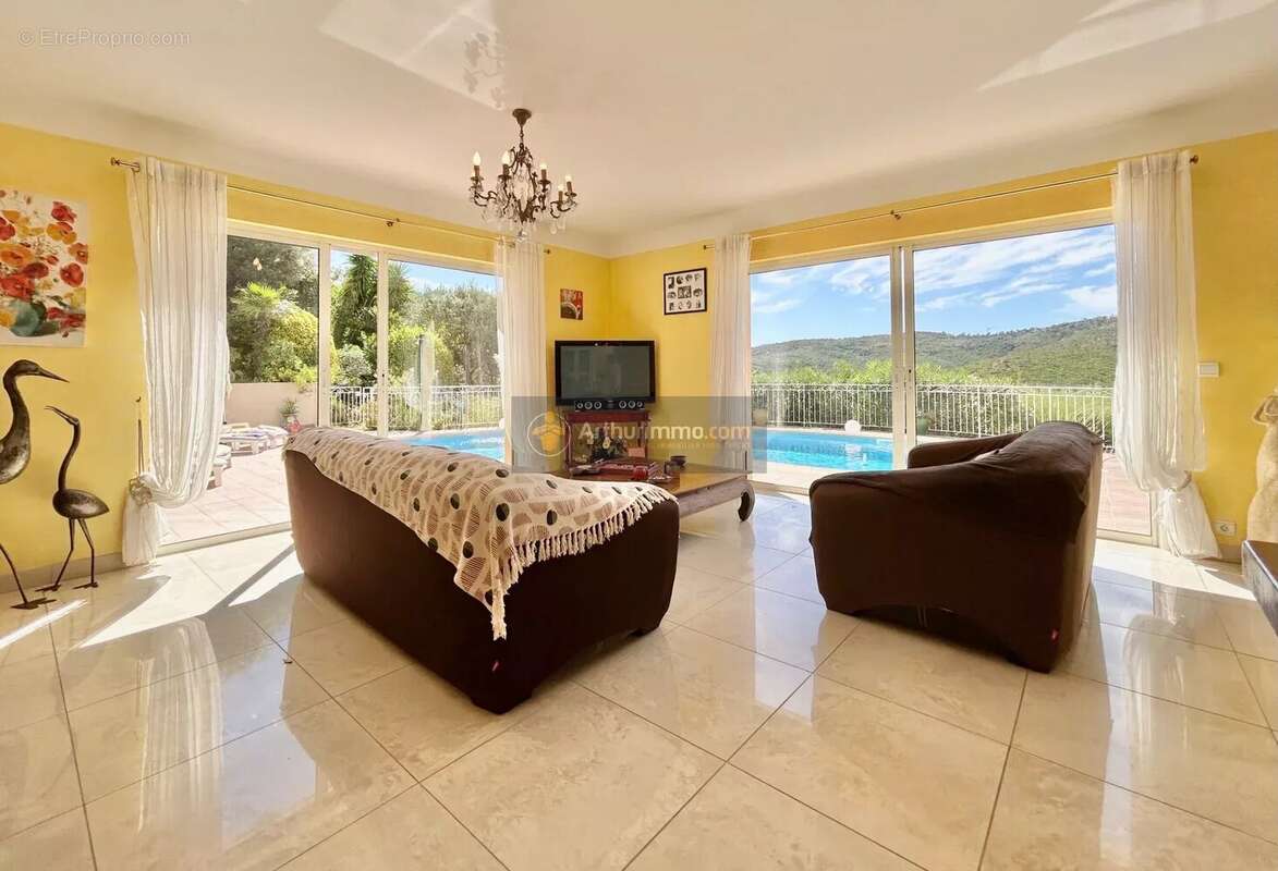 Maison à LES ISSAMBRES