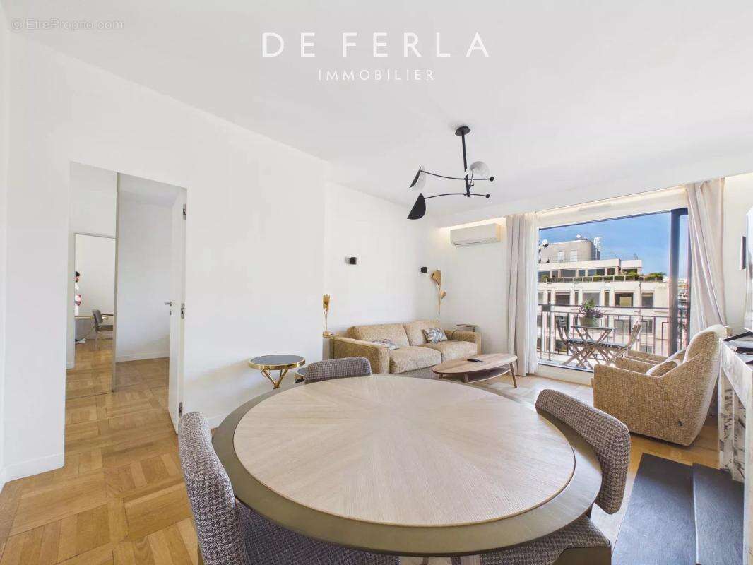 Appartement à PARIS-8E