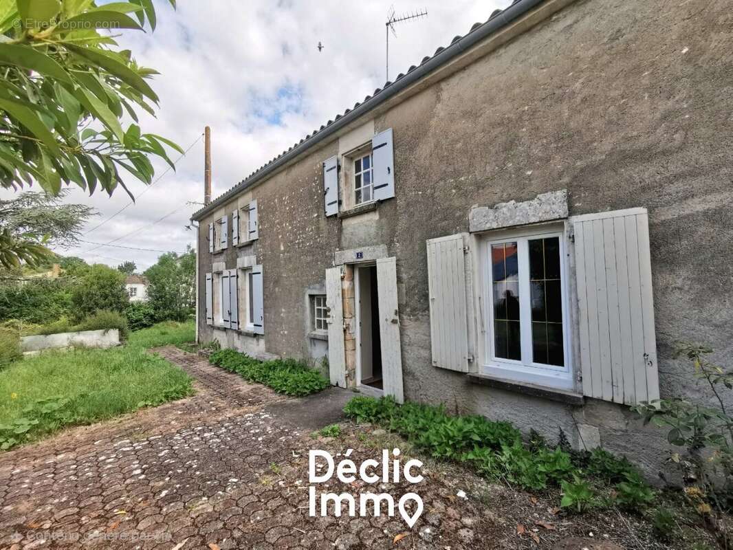 Maison ancienne à rénover avec grange et fort potentiel à Prin-Deyrançon - photo 12
