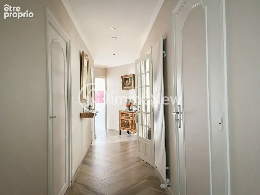 MAISON composée 7 pièces avec de beaux espaces, idéalement située, DONVILLE-LES-BAINS - photo 7