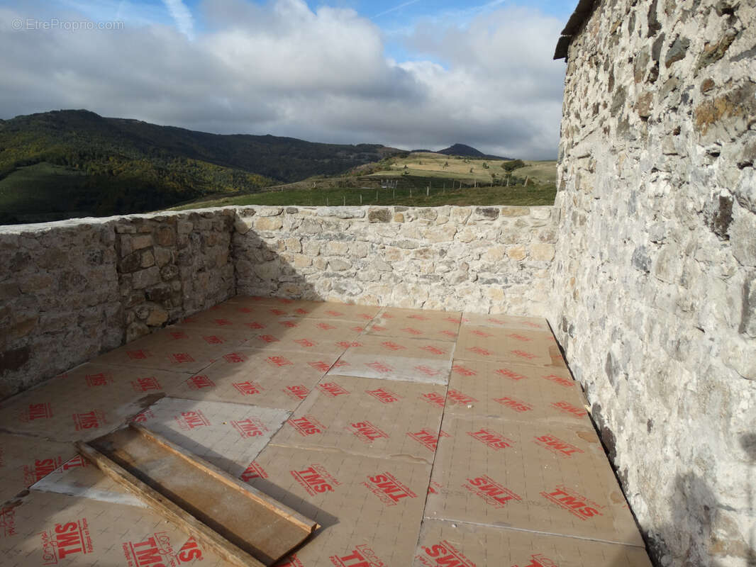 Maison à MEZILHAC