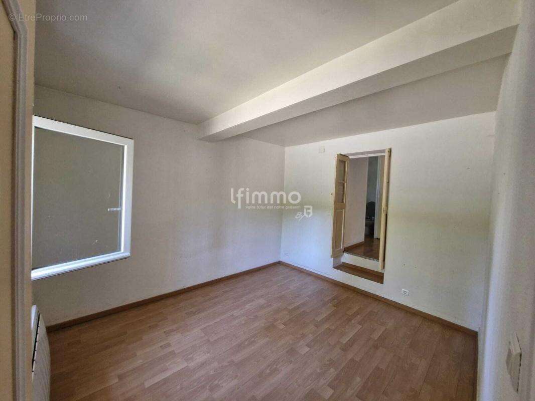 Maison à VILLENEUVE-LA-COMPTAL