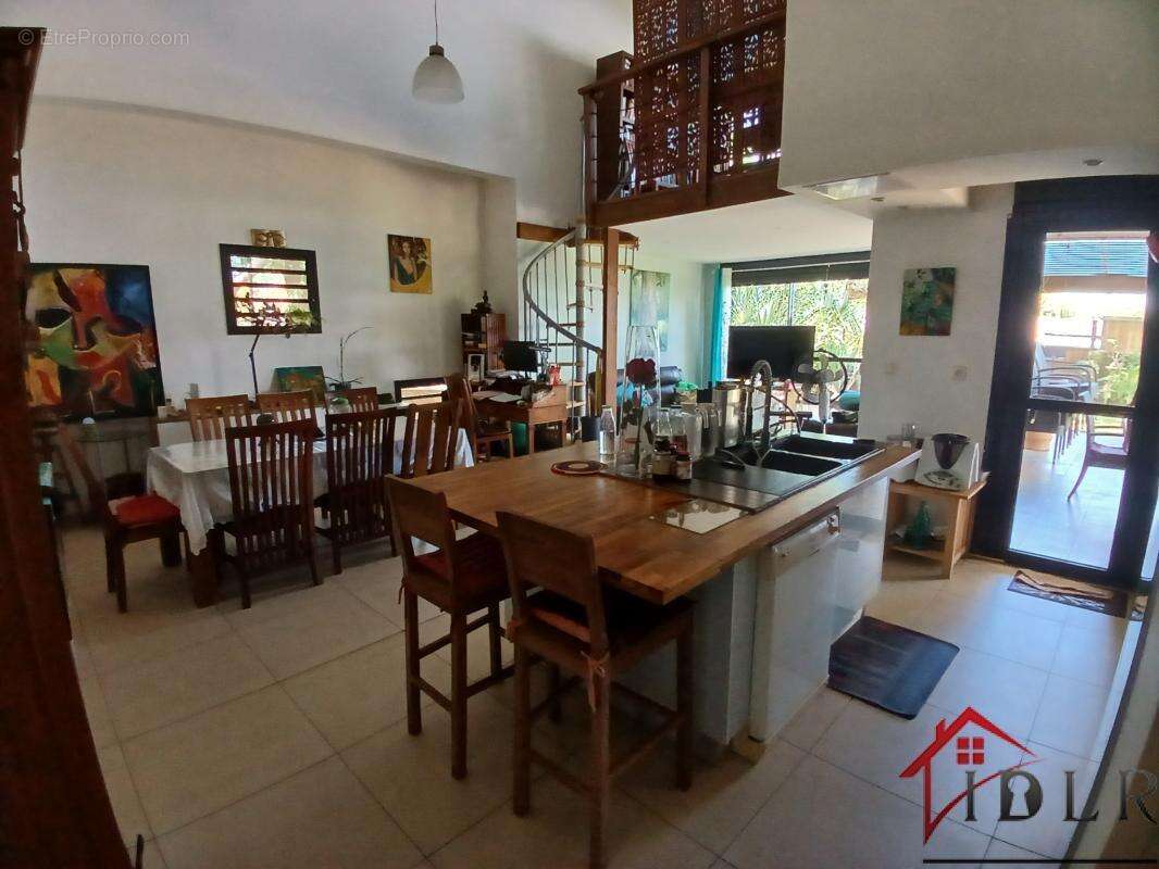 A vendre Charmante villa F4/5 de 133 m2 sur terrain arboré d - photo 6