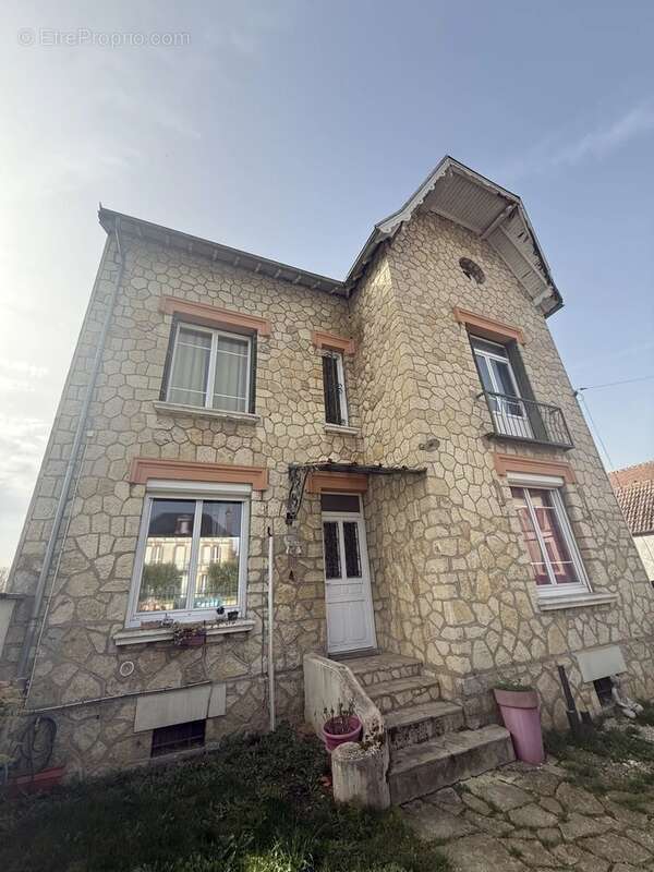 Maison à BRIENON-SUR-ARMANCON