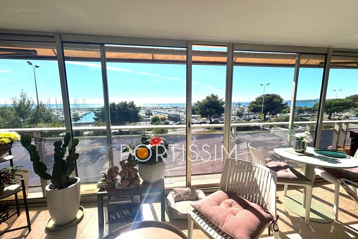 Appartement à SAINT-LAURENT-DU-VAR