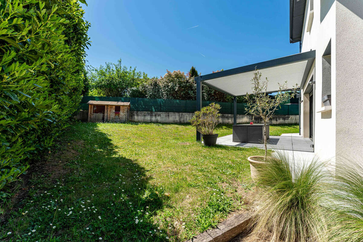 Maison à GREZIEU-LA-VARENNE