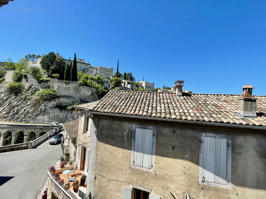 Hyper centre vaison - immeuble avec appartement et commerce - photo 9