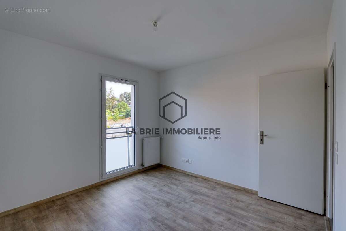 Appartement 65 m² à Mennecy  - photo 2