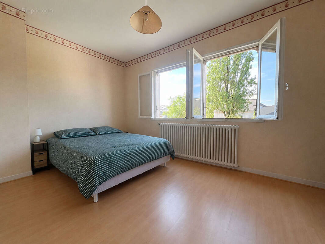 Maison familiale avec garage proche gare à  FLEURY LES AUBRAIS - photo 6
