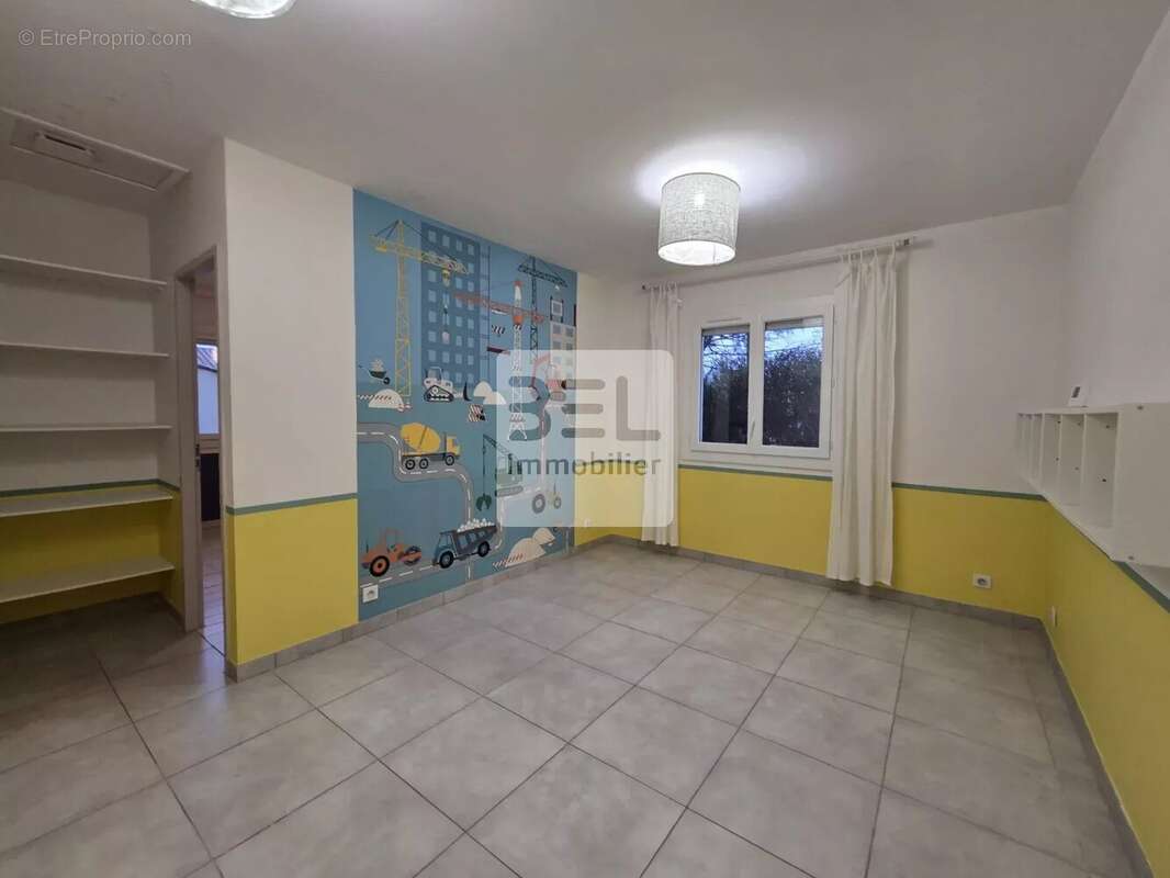 Maison à LA ROQUE-SUR-CEZE