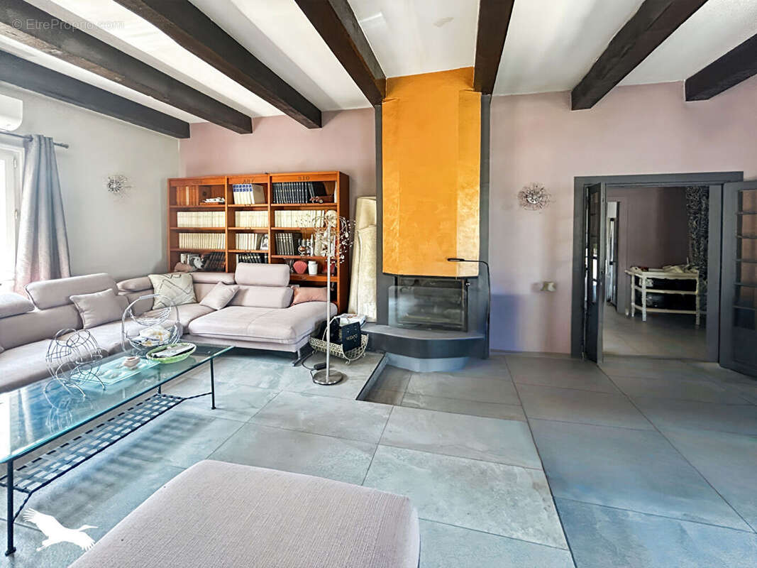 Maison à vendre Allauch 7 pièces 122,44 m2 + 100 m2 annexes aménagées + PISCINE + STATIONNEMENTS - SECTEUR ENCO DE BOTTE - photo 10