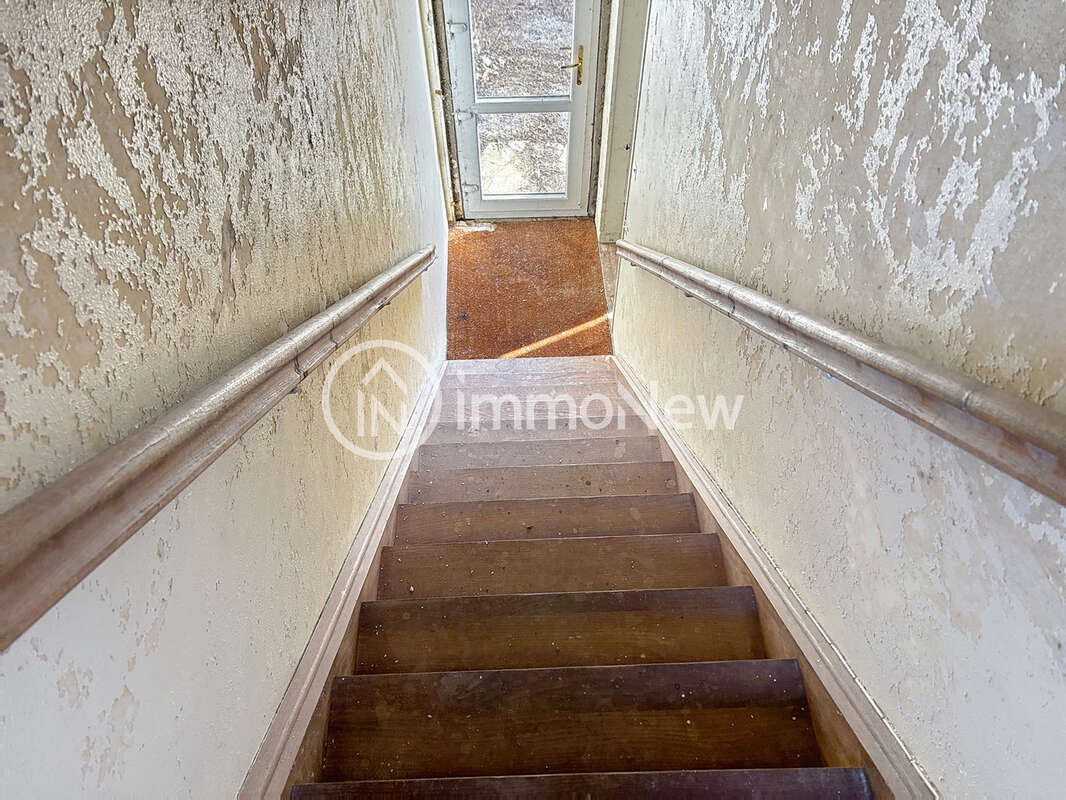 Belle maison a renover avec gite 370 m2 sur terrain de 1 hectare sans voisins - photo 8