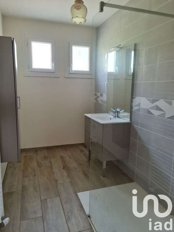 Maison 88 m² à Saint-Saturnin  - photo 4