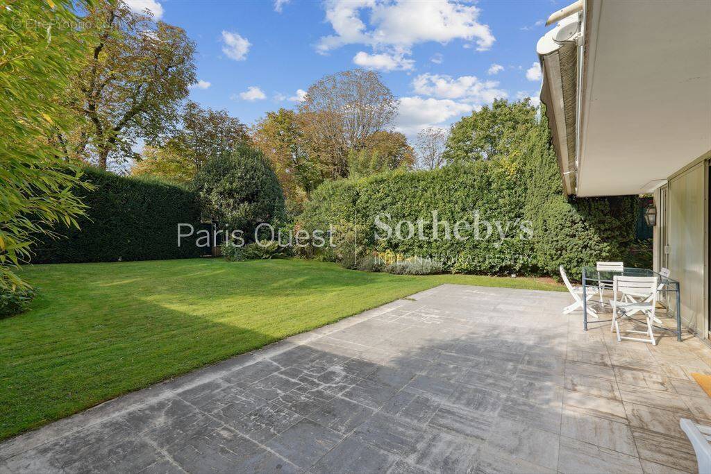 Appartement à NEUILLY-SUR-SEINE