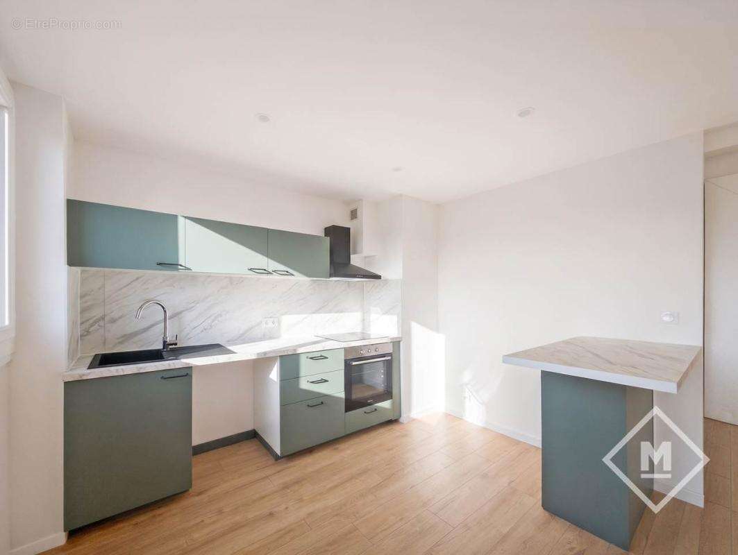 Appartement à MARSEILLE-4E