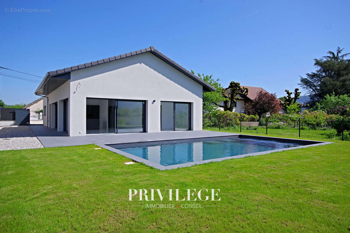 Maison à PEYRIEU