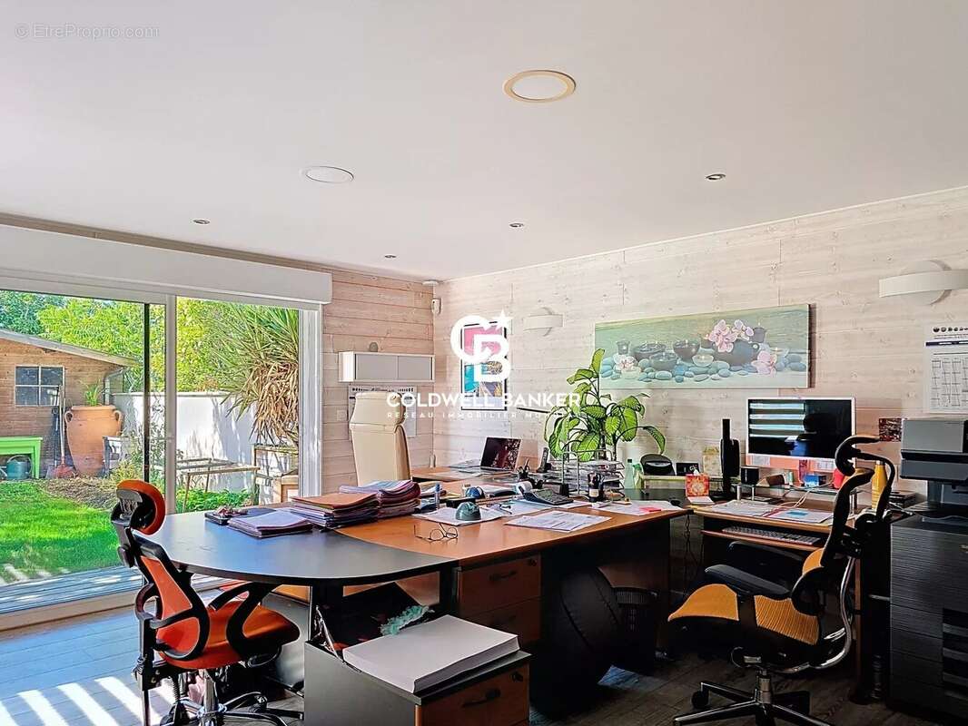 Maison à CHAMPAGNE-LES-MARAIS