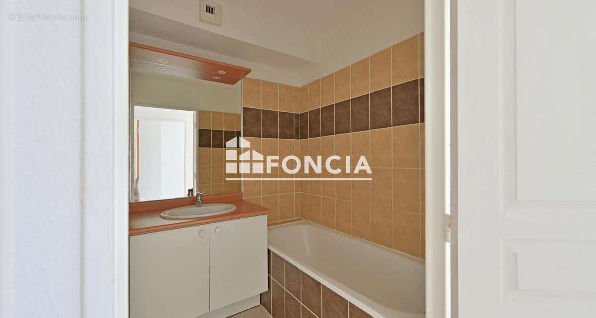 Appartement à PORT-SAINT-LOUIS-DU-RHONE