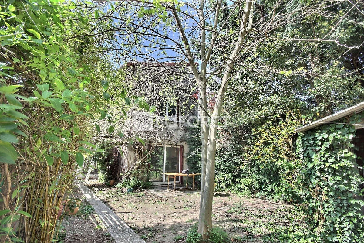 Maison à COURBEVOIE