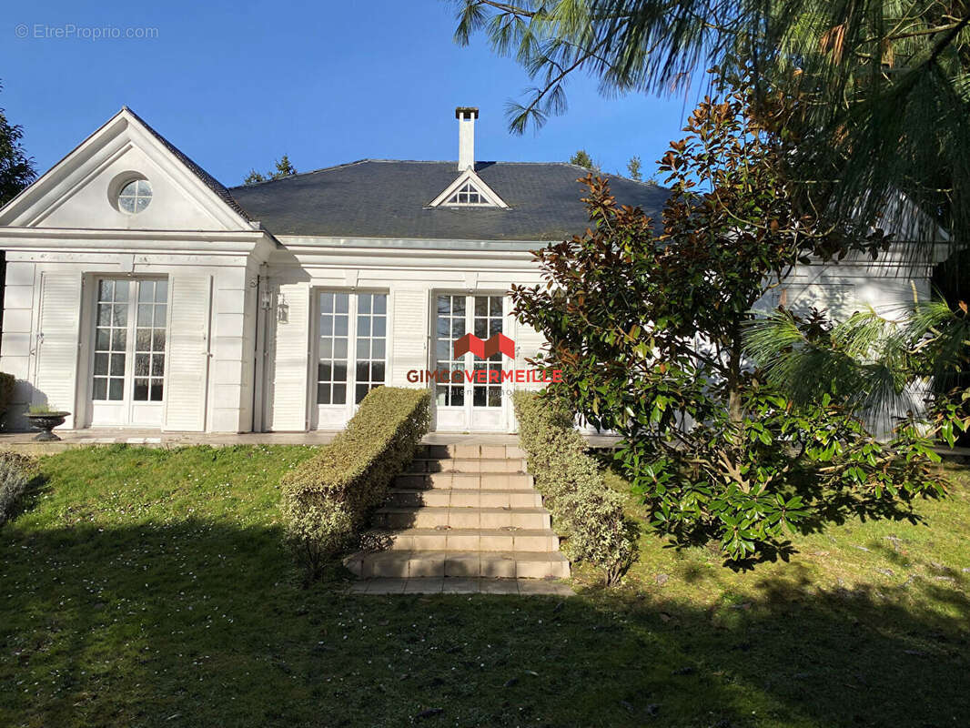 Maison à LA CELLE-SAINT-CLOUD