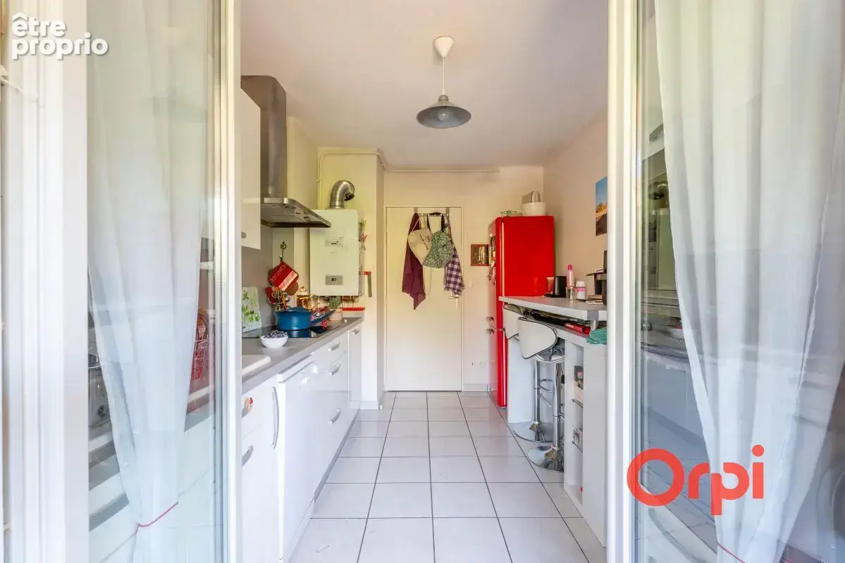 Appartement en parfait état avec terrasse et garage - photo 11