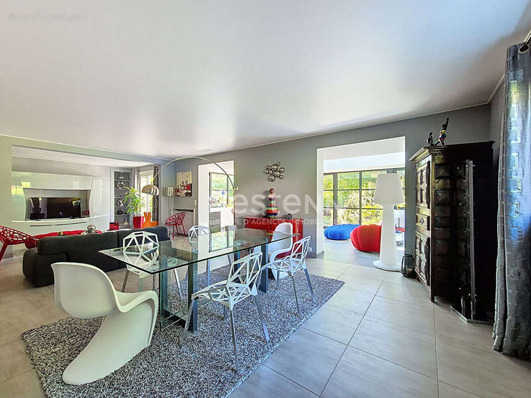 Maison Lamorlaye 7 pièce(s) 226 m2, parc 4000 m² avec piscine chauffée - photo 6
