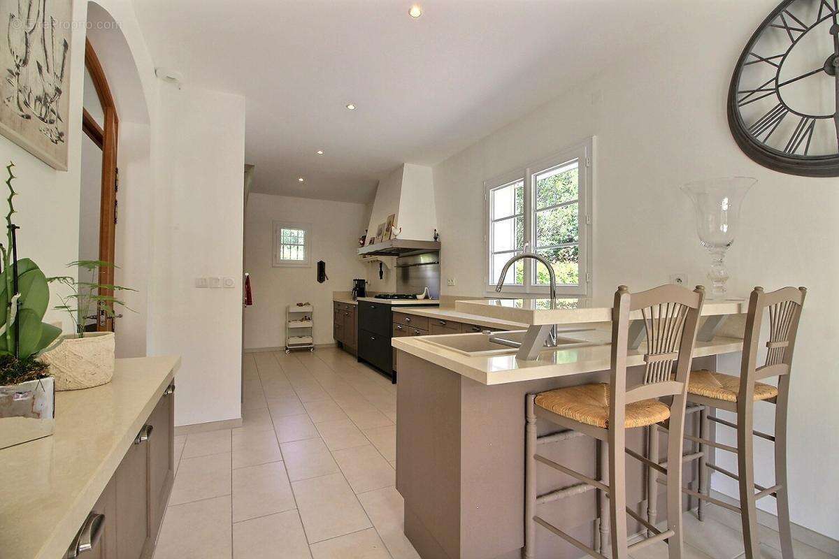 Maison à L'ISLE-SUR-LA-SORGUE