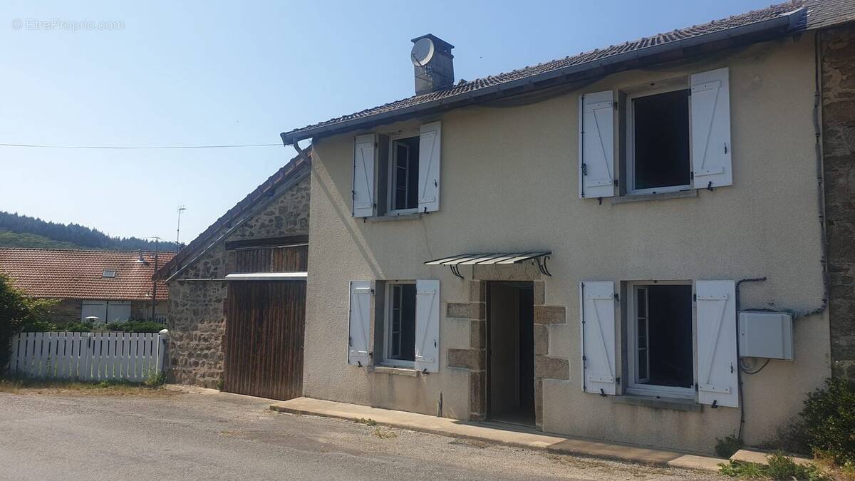 Maison à PEYRAT-LE-CHATEAU