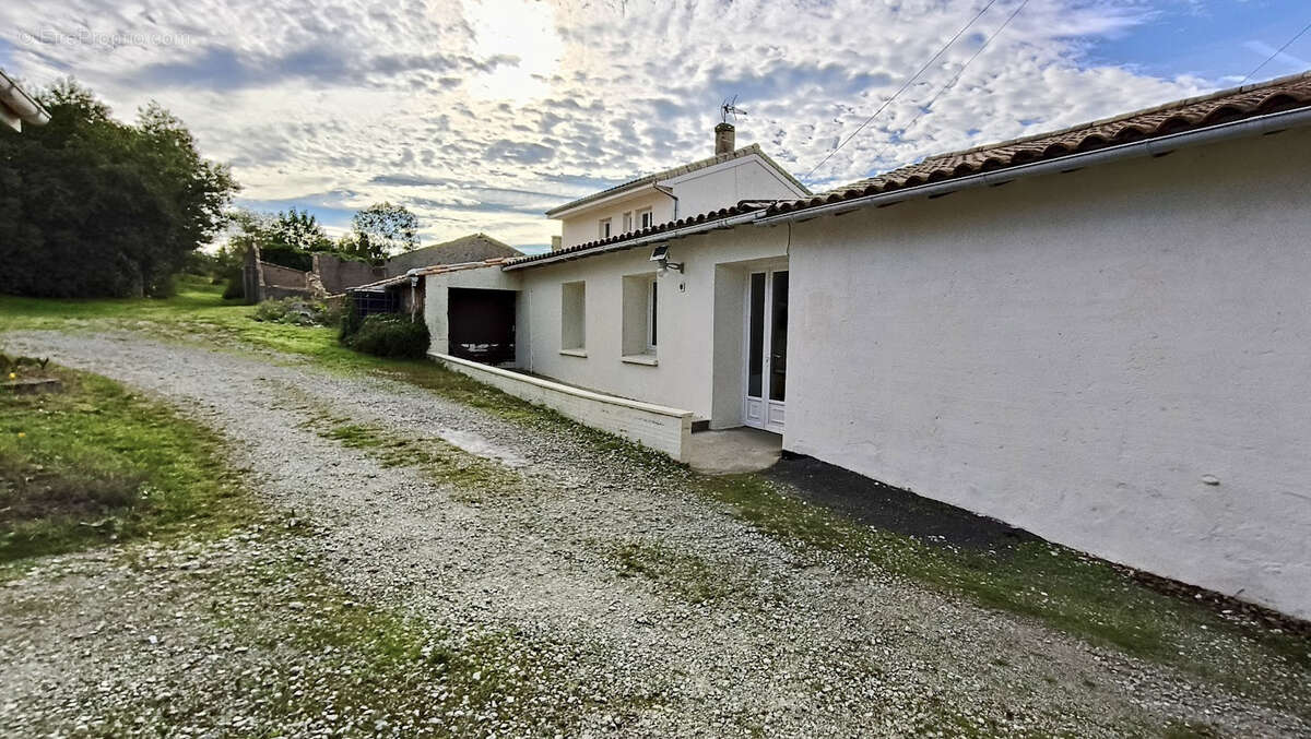Maison à SAINT-CIERS-SUR-GIRONDE