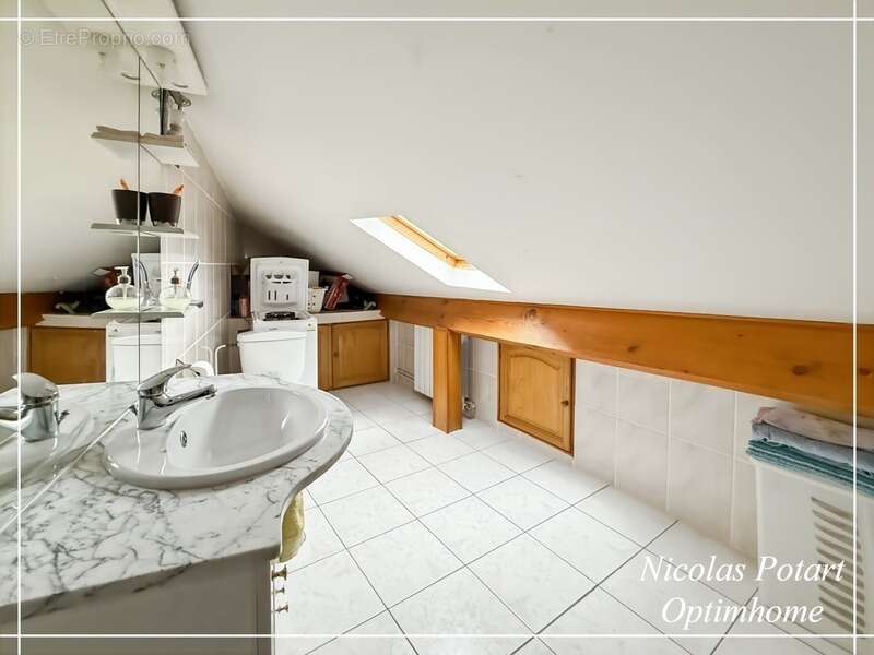 Maison de ville avec chambre au rez-de-chaussée, cour et garage - photo 17