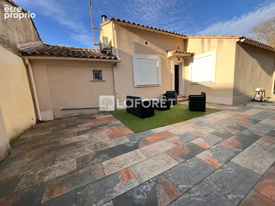 Maison à Arles,  plain pied, avec jardin et 2 dépendances - photo 6