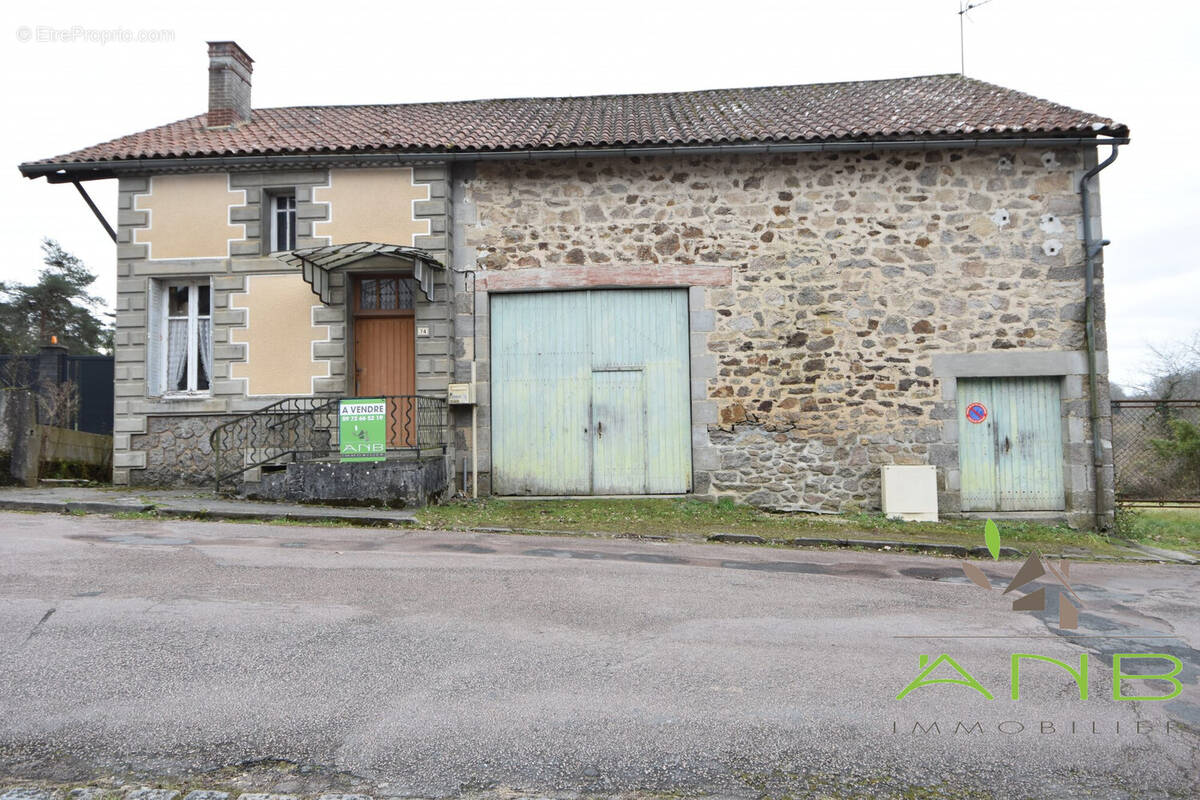 Maison à BUSSEROLLES