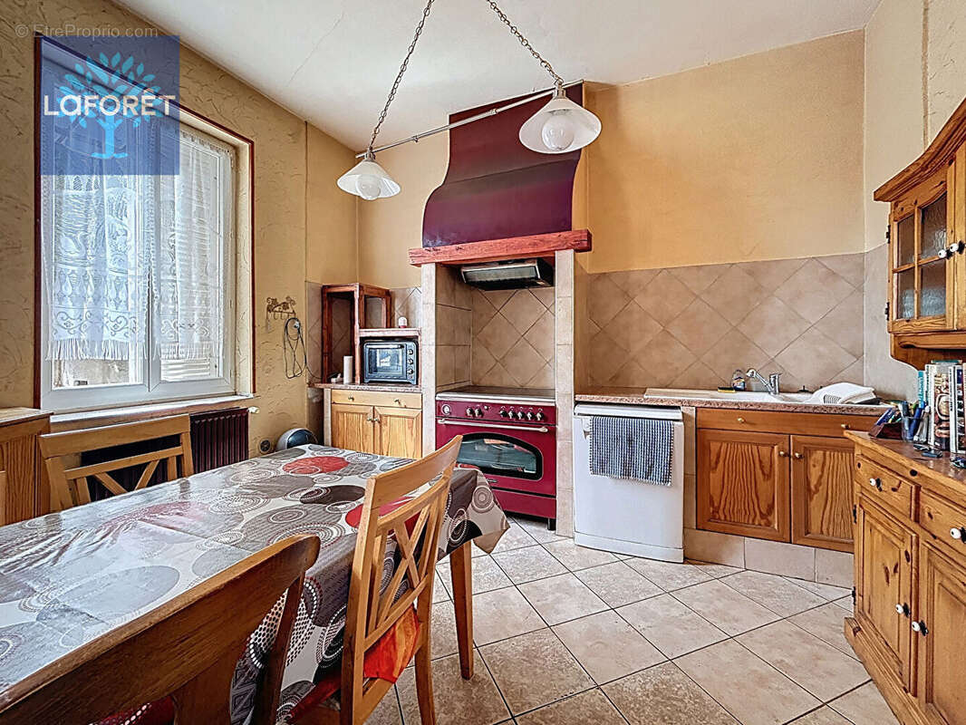 Maison à SAINT-GENIS-LAVAL