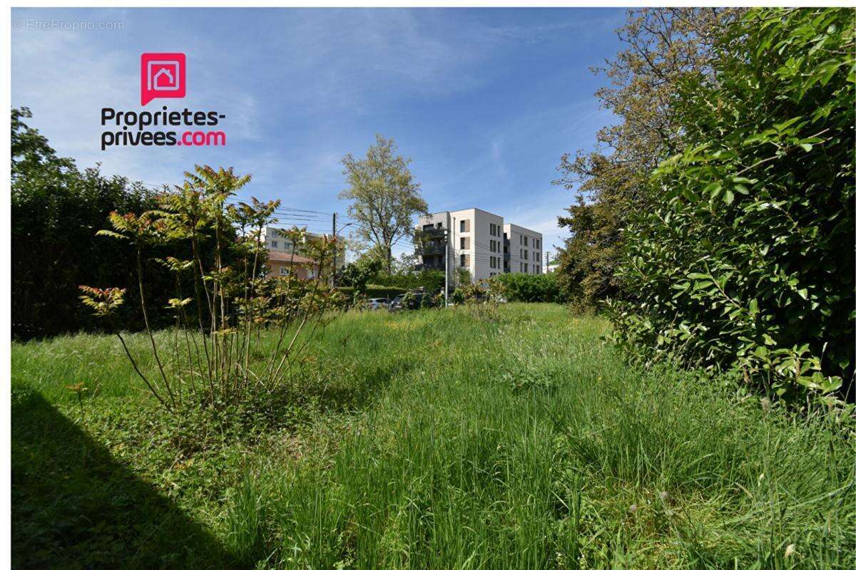 Terrain constructible de 518 m² dans un quartier résidentiel prisé à Saint-Priest - photo 5