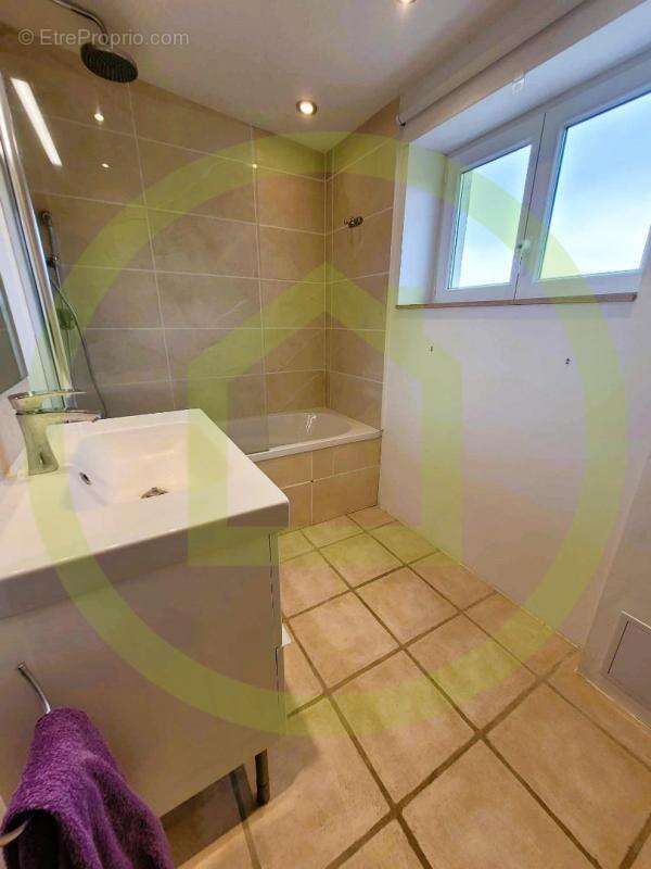 Maison à SAINT-BONNET-SUR-GIRONDE