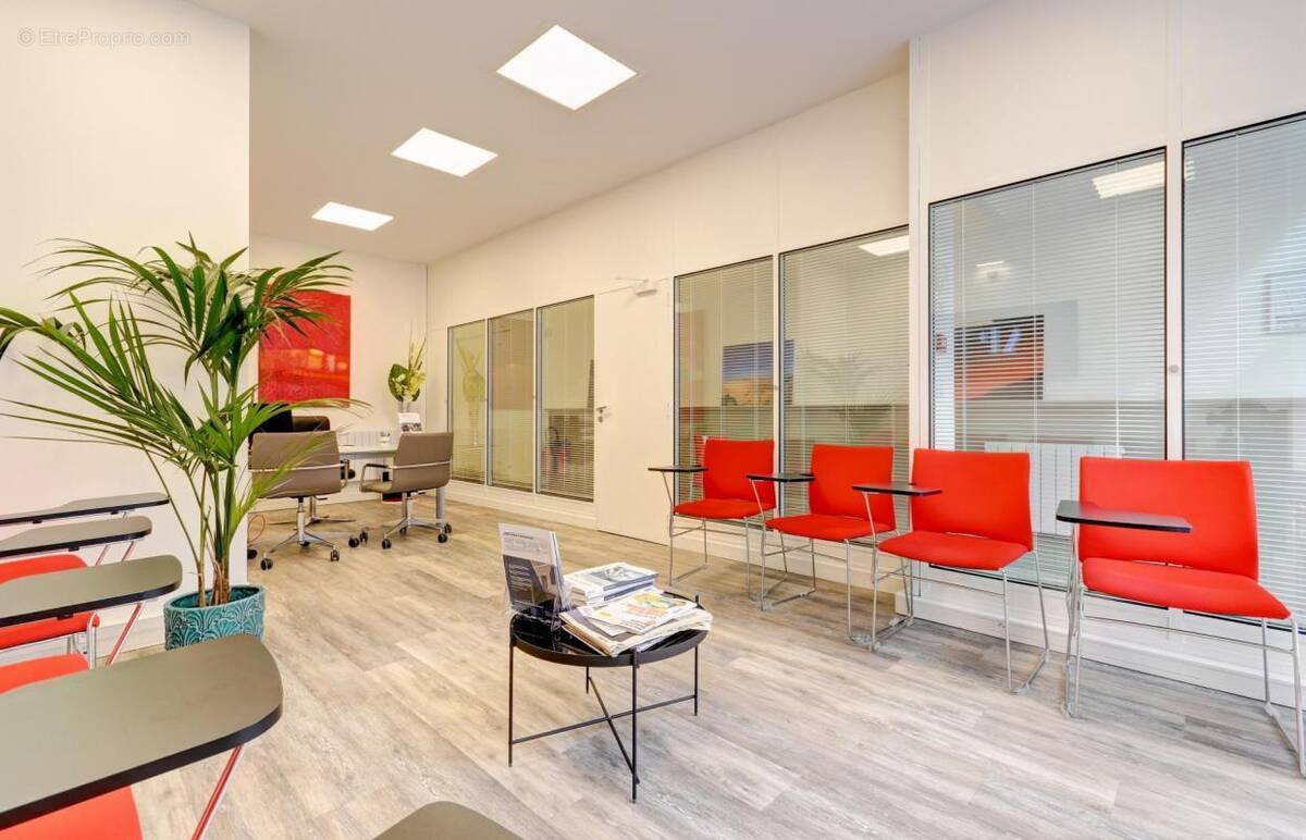 Commerce à PARIS-17E