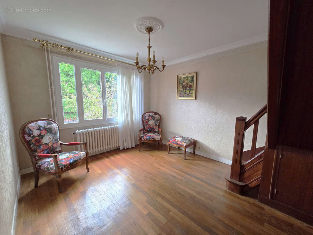 Maison à SAINTE-GENEVIEVE-DES-BOIS