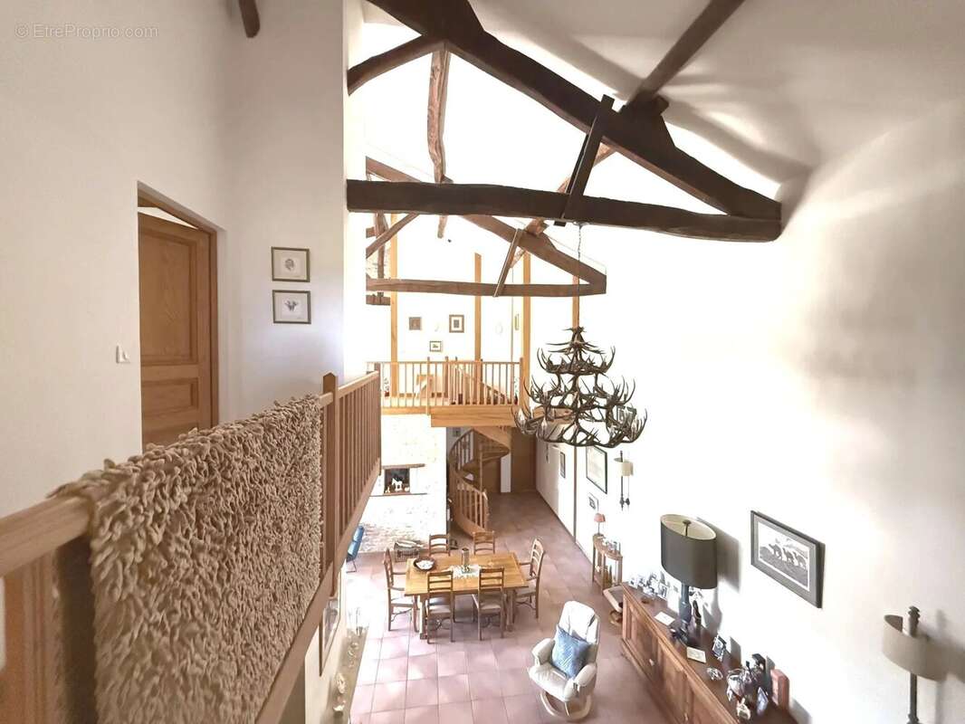 Magnifique grange rénovée de 4 chambres avec possibilité d'aménager un gîte de 2 chambres, piscine chauffée et dépendances – Sit - photo 8