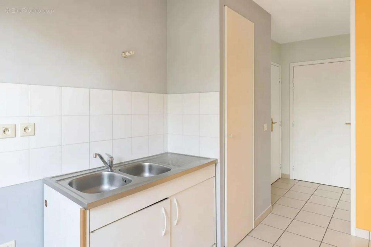 Lyon 8 - T3 , Balcon et Garage en Sus - photo 6