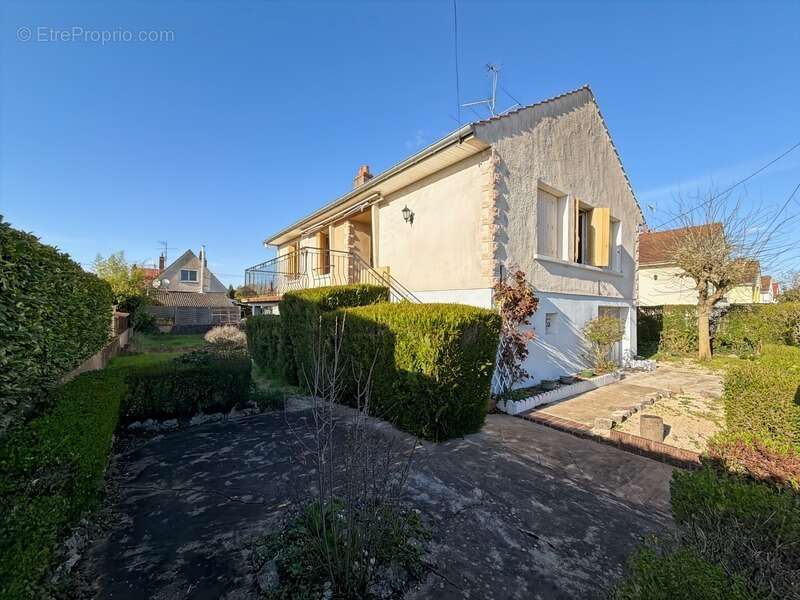 Maison à GENLIS