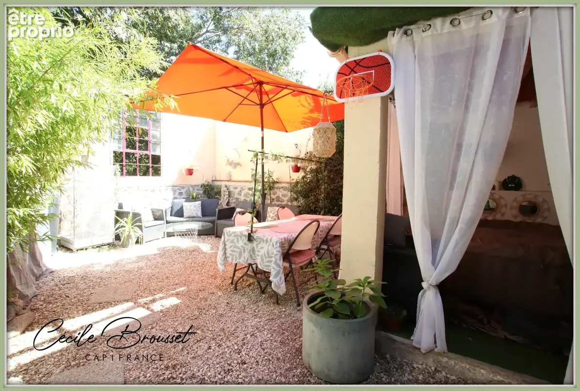 Reynès (66400) – une maison atypique au caractère industriel - photo 1
