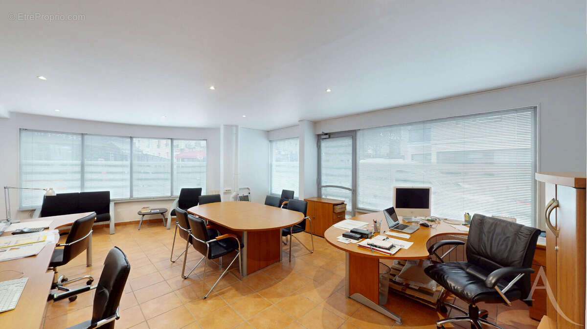 Commerce à MONTREUIL