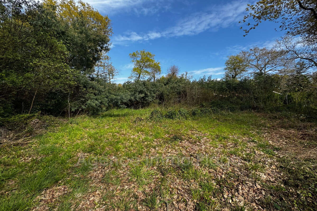 Terrain à GRAYAN-ET-L'HOPITAL