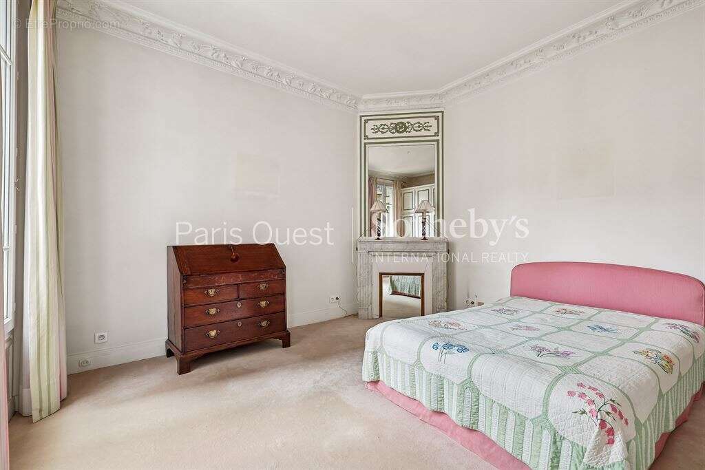 Appartement à NEUILLY-SUR-SEINE