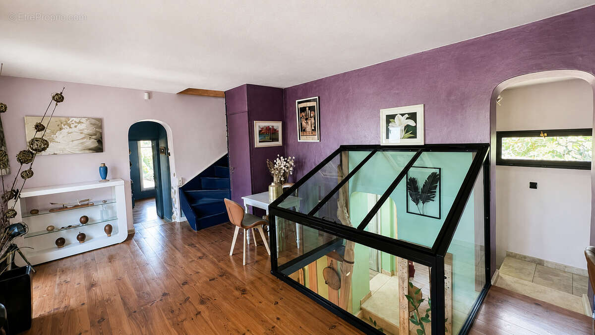 Maison de caractère de 200 m2 avec piscine couverte et vue sur les Pénitents - photo 14