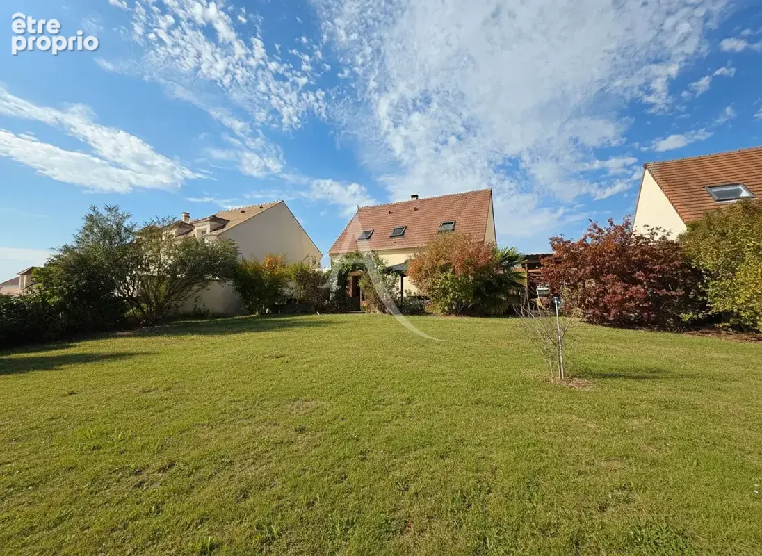 Maison familiale 5 chambres avec jardin et sous-sol à Armentières-en-Brie - photo 2